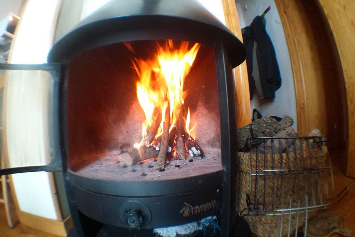 Bien entretenir son poêle à bois - Espace Maison